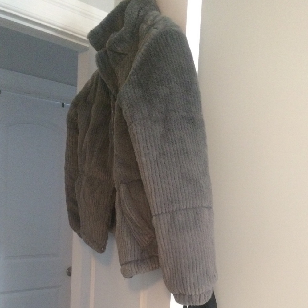 New with tag ribbed faux fur buffer - Picture 11 of 16